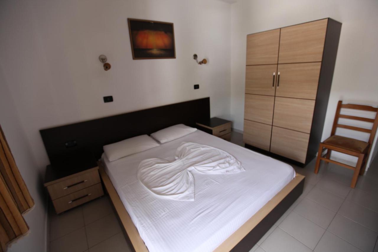 Hc Hotel & Suites Vlore Exterior photo