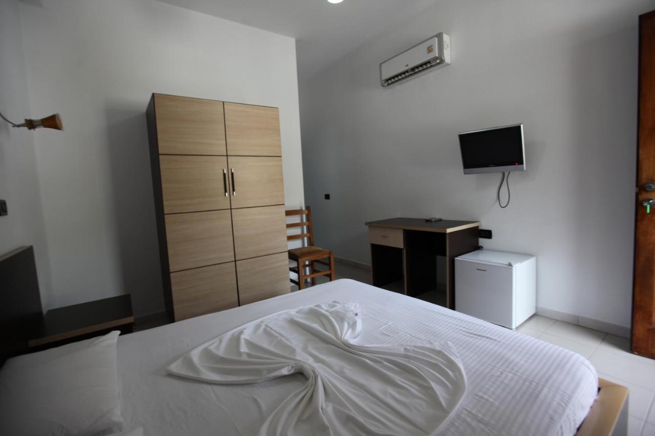 Hc Hotel & Suites Vlore Exterior photo