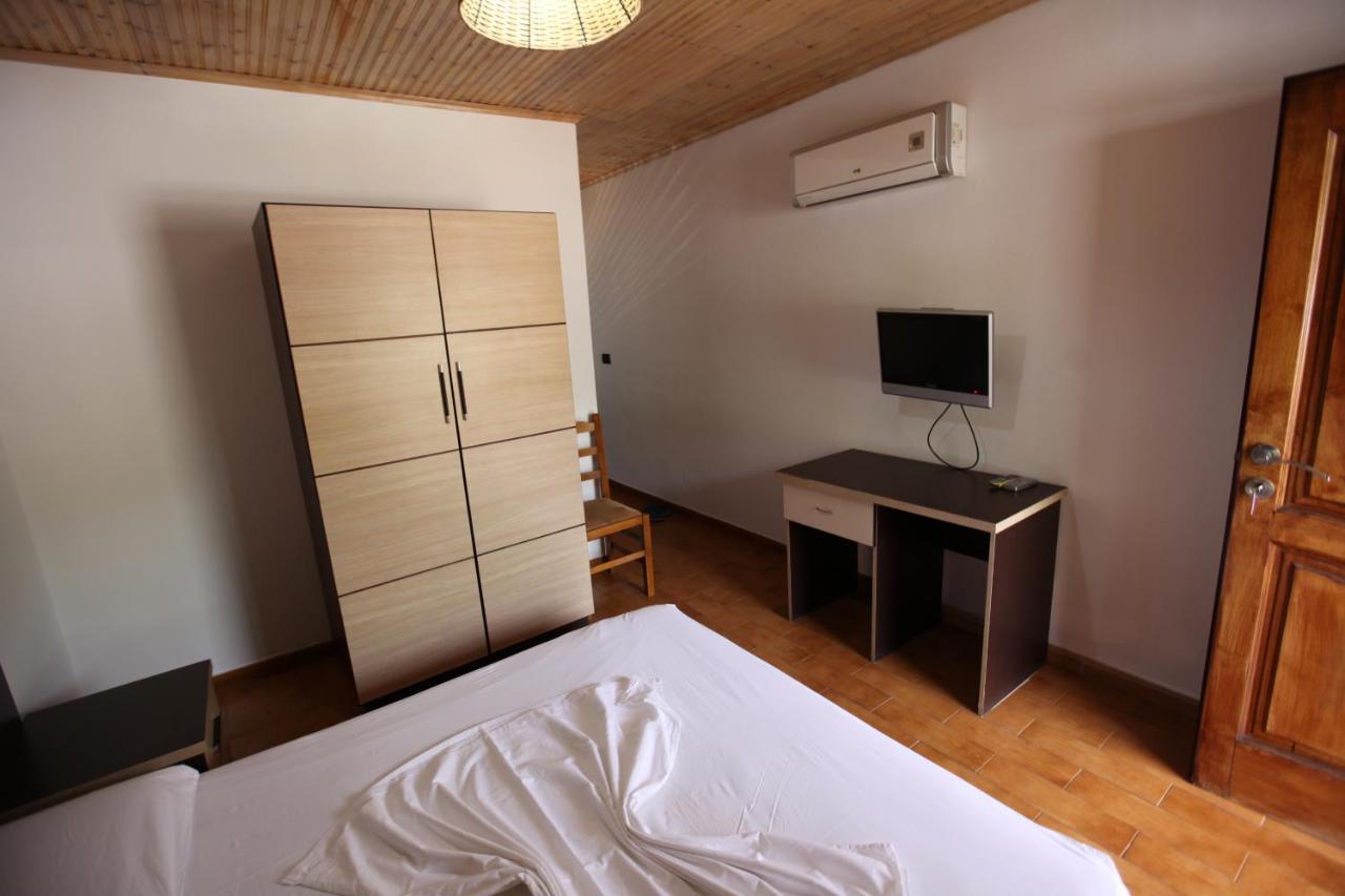 Hc Hotel & Suites Vlore Exterior photo