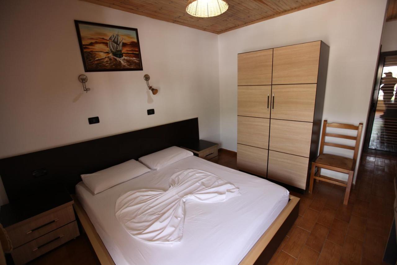 Hc Hotel & Suites Vlore Exterior photo