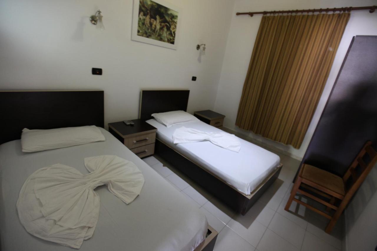 Hc Hotel & Suites Vlore Exterior photo