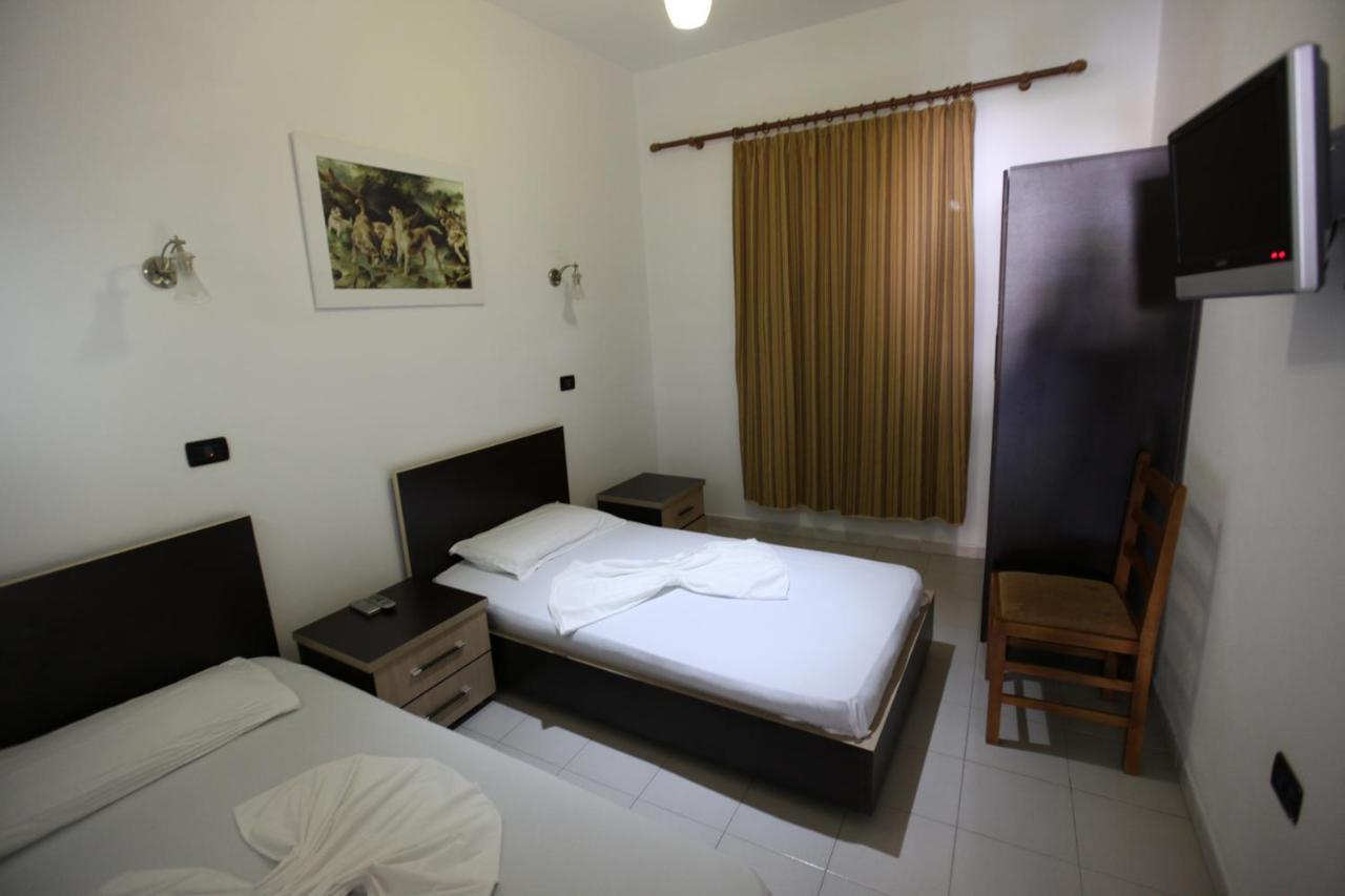 Hc Hotel & Suites Vlore Exterior photo