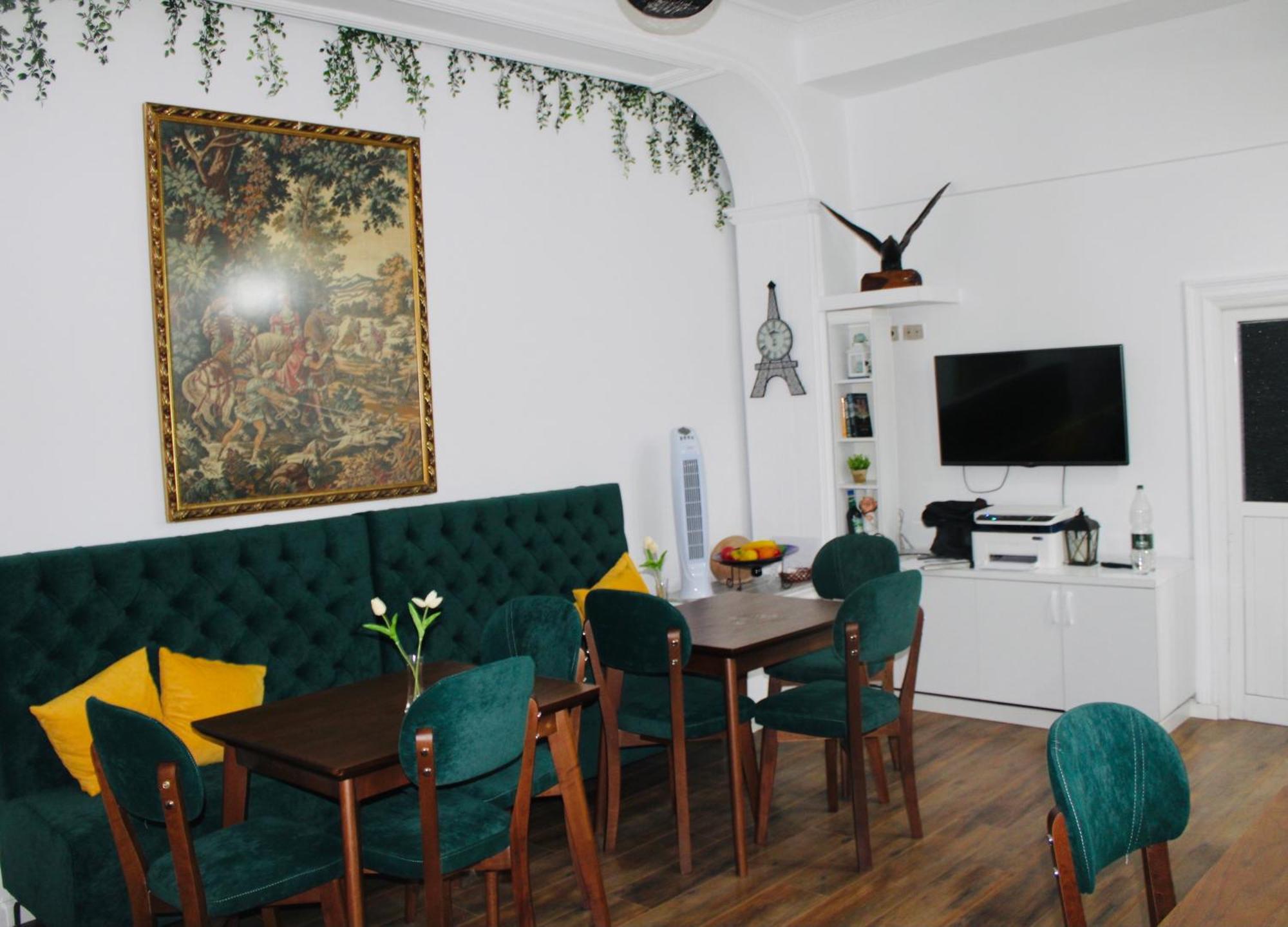 Hc Hotel & Suites Vlore Exterior photo