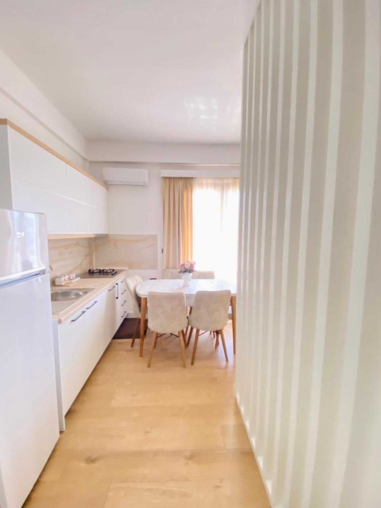 Hc Hotel & Suites Vlore Exterior photo
