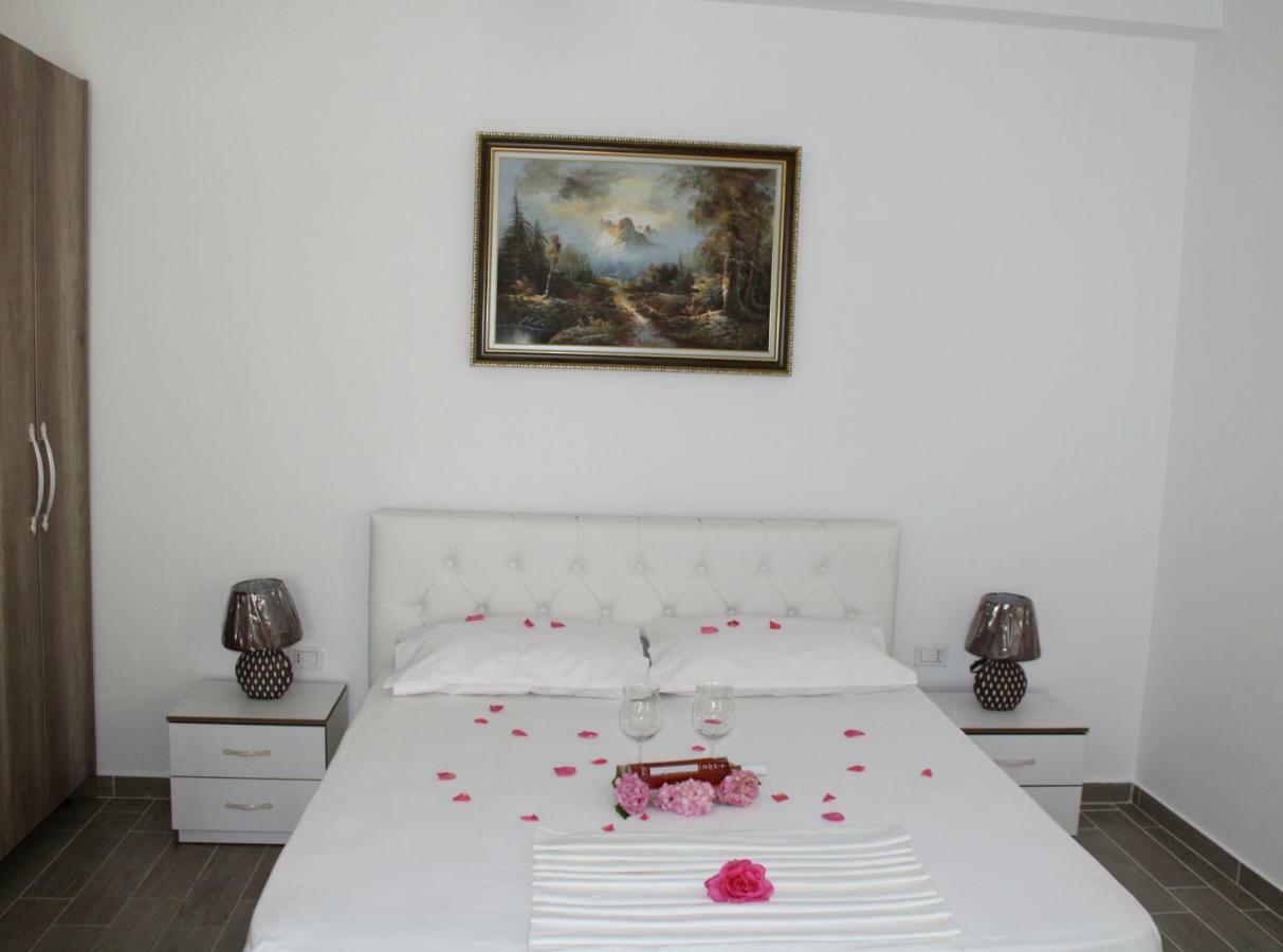 Hc Hotel & Suites Vlore Exterior photo